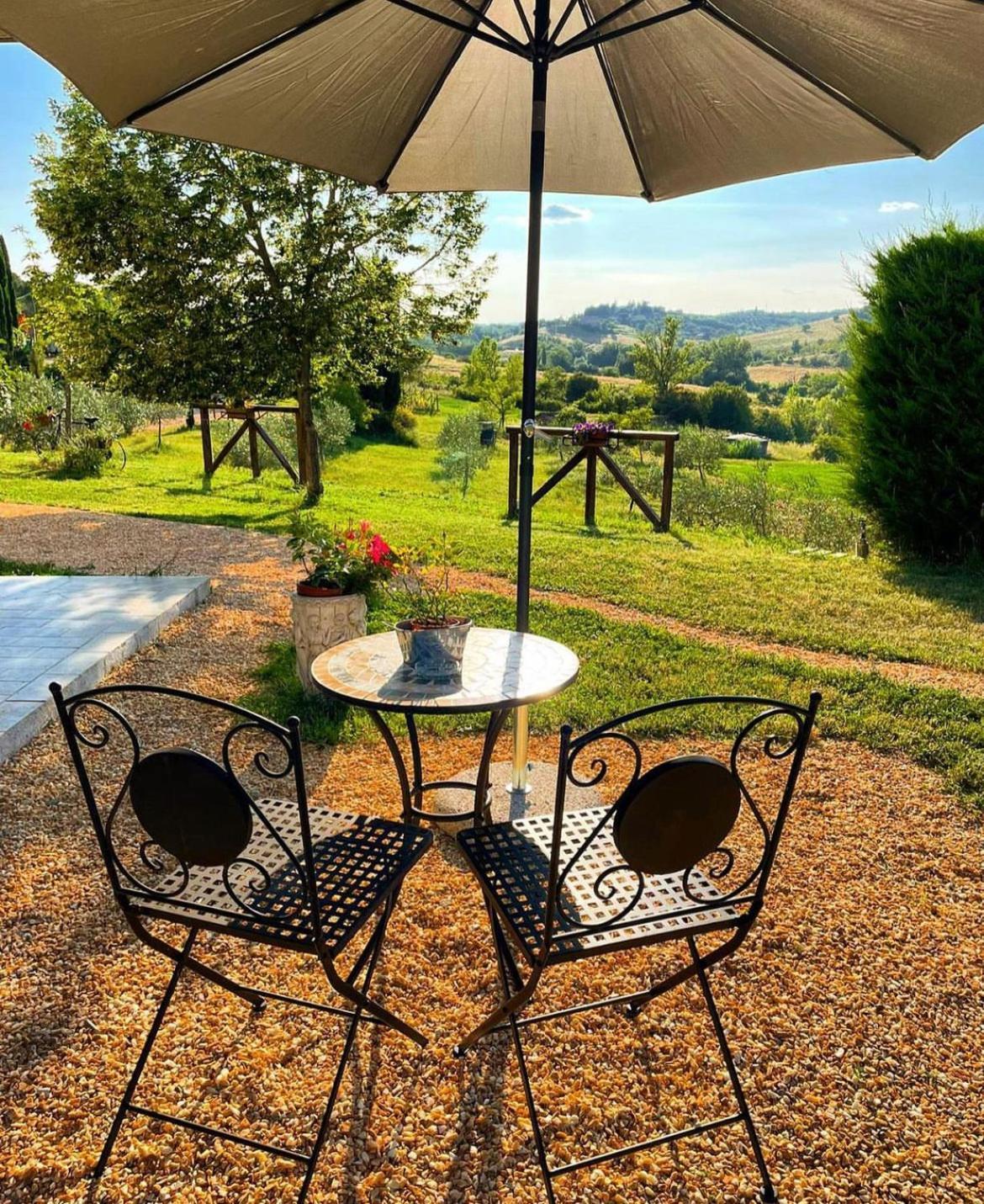 Agriturismo La Corte Del Sole Siena Kültér fotó