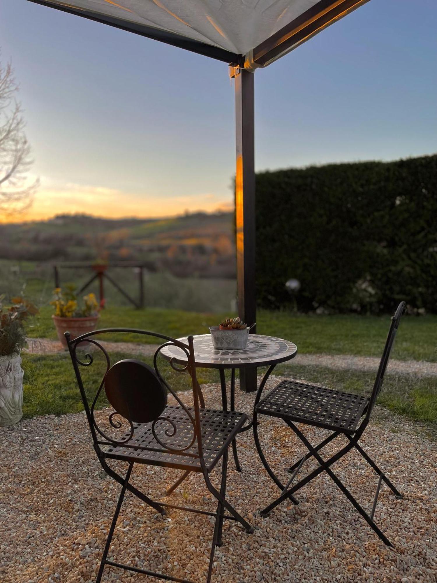 Agriturismo La Corte Del Sole Siena Kültér fotó